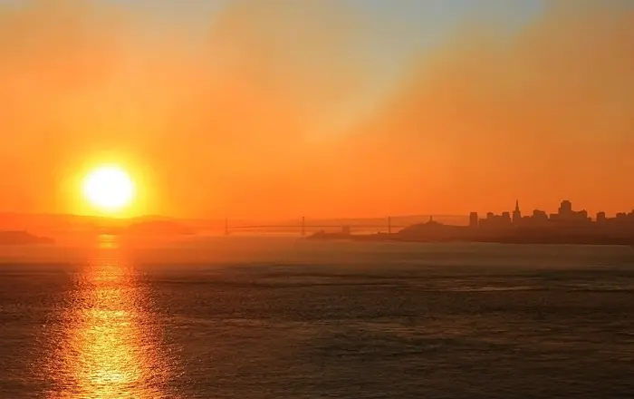 Smoke from wildfire on Angel Island blankets San Franciscon
