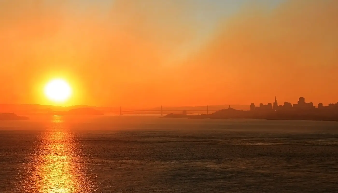 Smoke from wildfire on Angel Island blankets San Franciscon